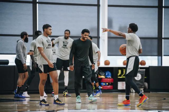 博鱼体育-欧文完成归队首训：夺冠窗口期有限 我们趁热打铁！