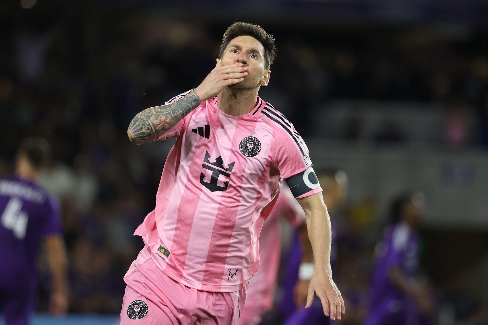 博鱼APP-人未走，枷锁先至！萨拉赫的“暮色之路”会比梅西和C罗更难抉择